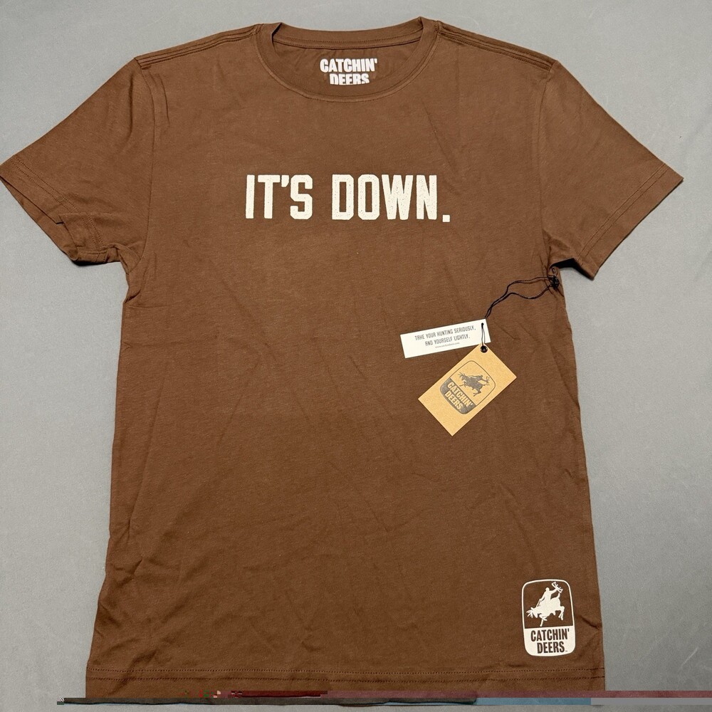 NWT Catchin Deers MensSmall Brown Its Down Graphic T-Shirt 100% Pima Cotton